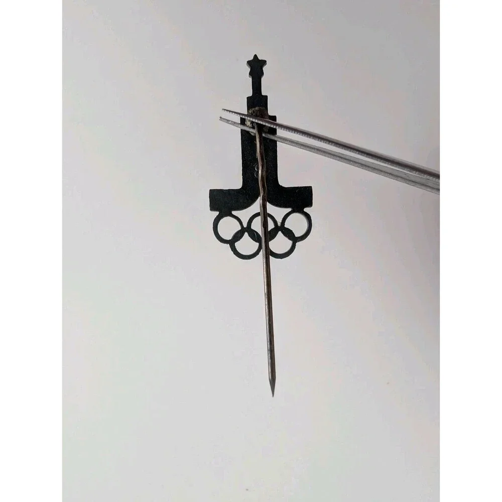 1980 Moscow USSR Olympic Games Logo Tower Stick Vintage Collectible Pin